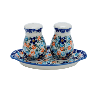 Salt and pepper shakers (A12 D83)
