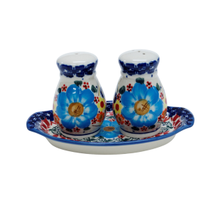 Salt and pepper shakers (A12 D59)
