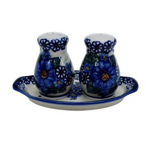 Salt and pepper shakers (A12 D74)