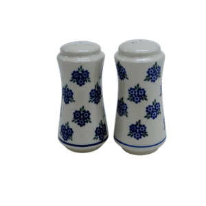 Salt and pepper shakers (A16 D16) 