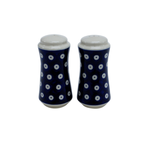 Salt and pepper shakers (A16 D22)  