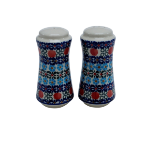 Salt and pepper shakers (A16 D30) 