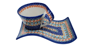 Cup with a tray (A41 D5)