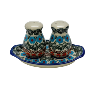 Salt and pepper shakers (A12 D62)