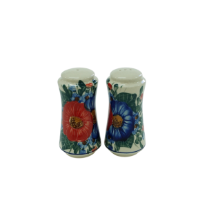 Salt and pepper shakers (A16 D12)