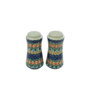 Salt and pepper shakers (A16 D5)