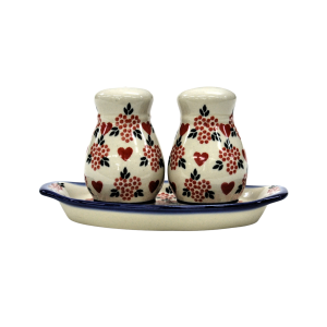 Salt and pepper shakers (A12 D88)    