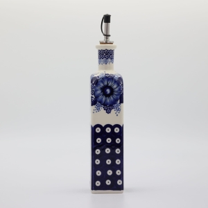 Olive oil bottle with pourer square (A544 D124)