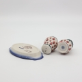 Salt and pepper shakers with tray A12 D139 – hand-painted Bolesławiec pottery in a traditional pattern, elegant spice set for the table.