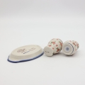 Salt and pepper shakers with tray A12 D141 – hand-painted Bolesławiec pottery in a traditional pattern, an elegant spice set for the table.