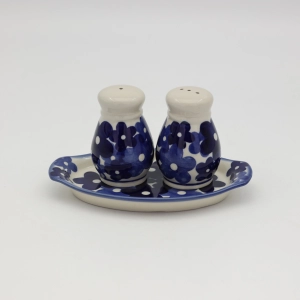 Salt and pepper shakers (A12 D126)  
