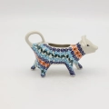 This ceramic cow-shaped creamer with a 100 ml capacity is an absolute classic of Bolesławiec craftsmanship, combined with a joyful design that will liven up any table and make your coffee ritual even more pleasant.