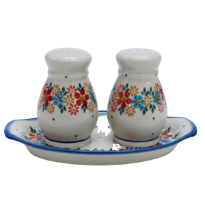 Salt and pepper shakers (A12 D52)