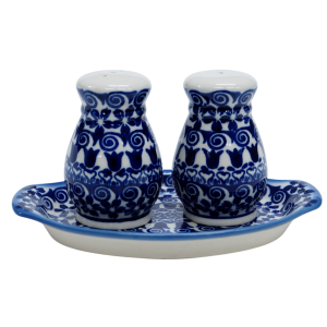 Salt and pepper shakers (A12 D25)