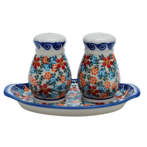 Salt and pepper shakers (A12 D54)