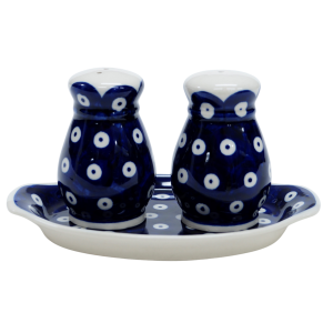 Salt and pepper shakers (A12 D22)