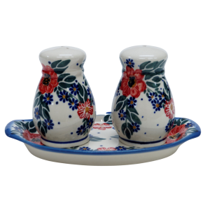 Salt and pepper shakers (A12 D56)