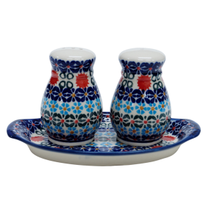 Salt and pepper shakers (A12 D30)
