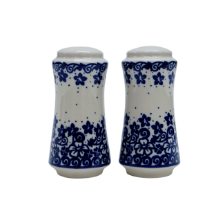Salt and pepper shakers (A16 D27)