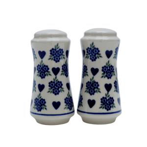Salt and pepper shakers (A16 D89)    