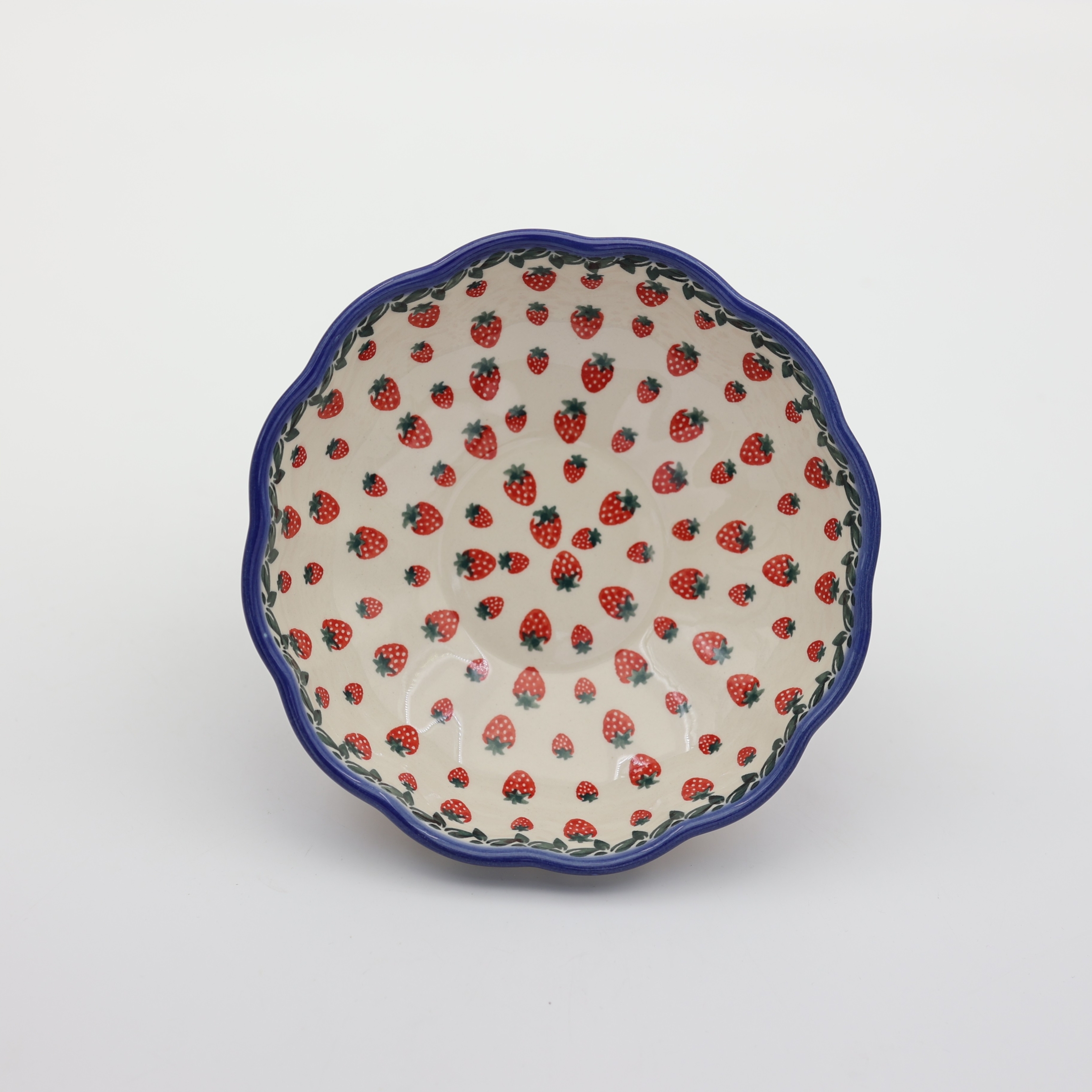 Handmade Boleslawiec ceramic bowl – durable Polish stoneware craftsmanship.