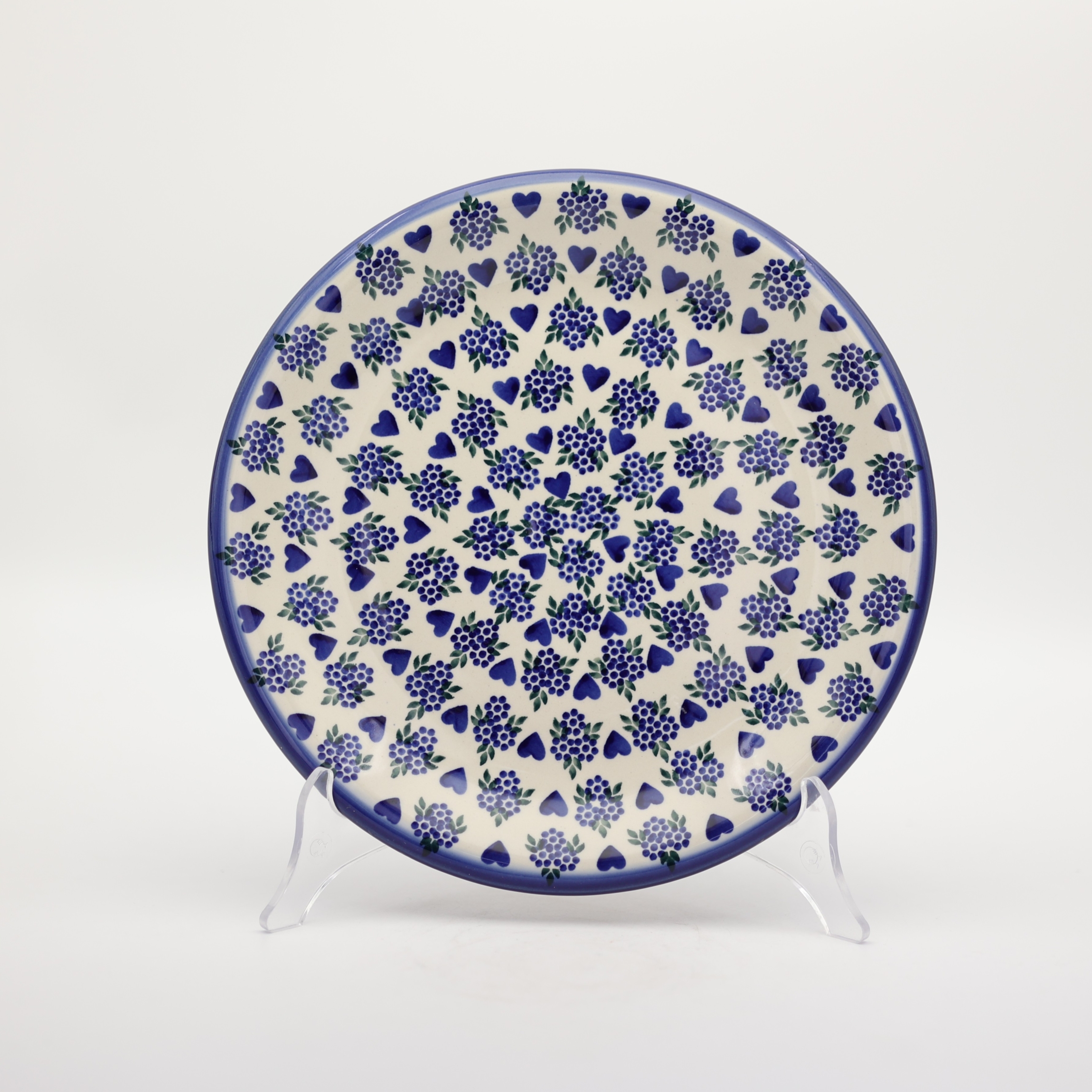 The wide variety of patterns, colors, and shapes makes it easy to match the plate to any interior style – from classic to modern.