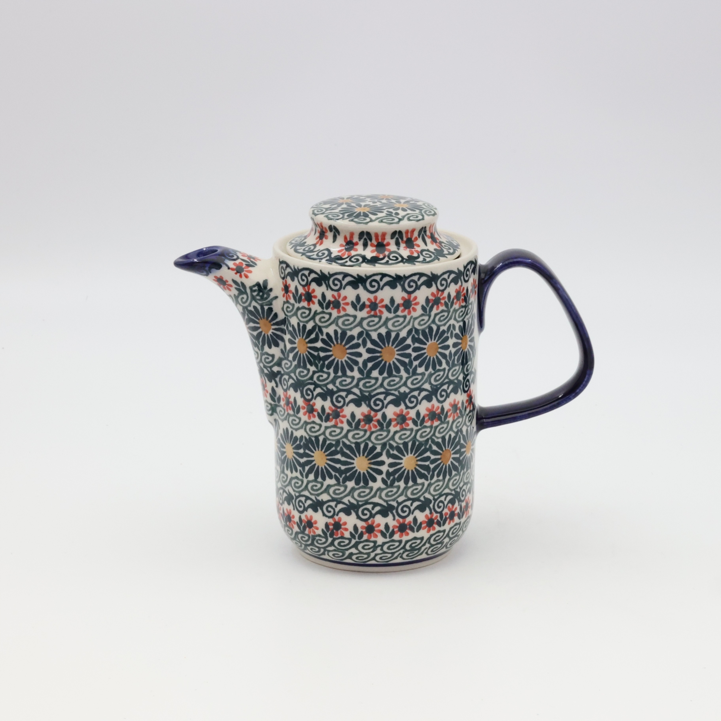 Boleslawiec teapot with a capacity of 0.55 L made from high-quality Polish stoneware. Hand-decorated using traditional stamping techniques.