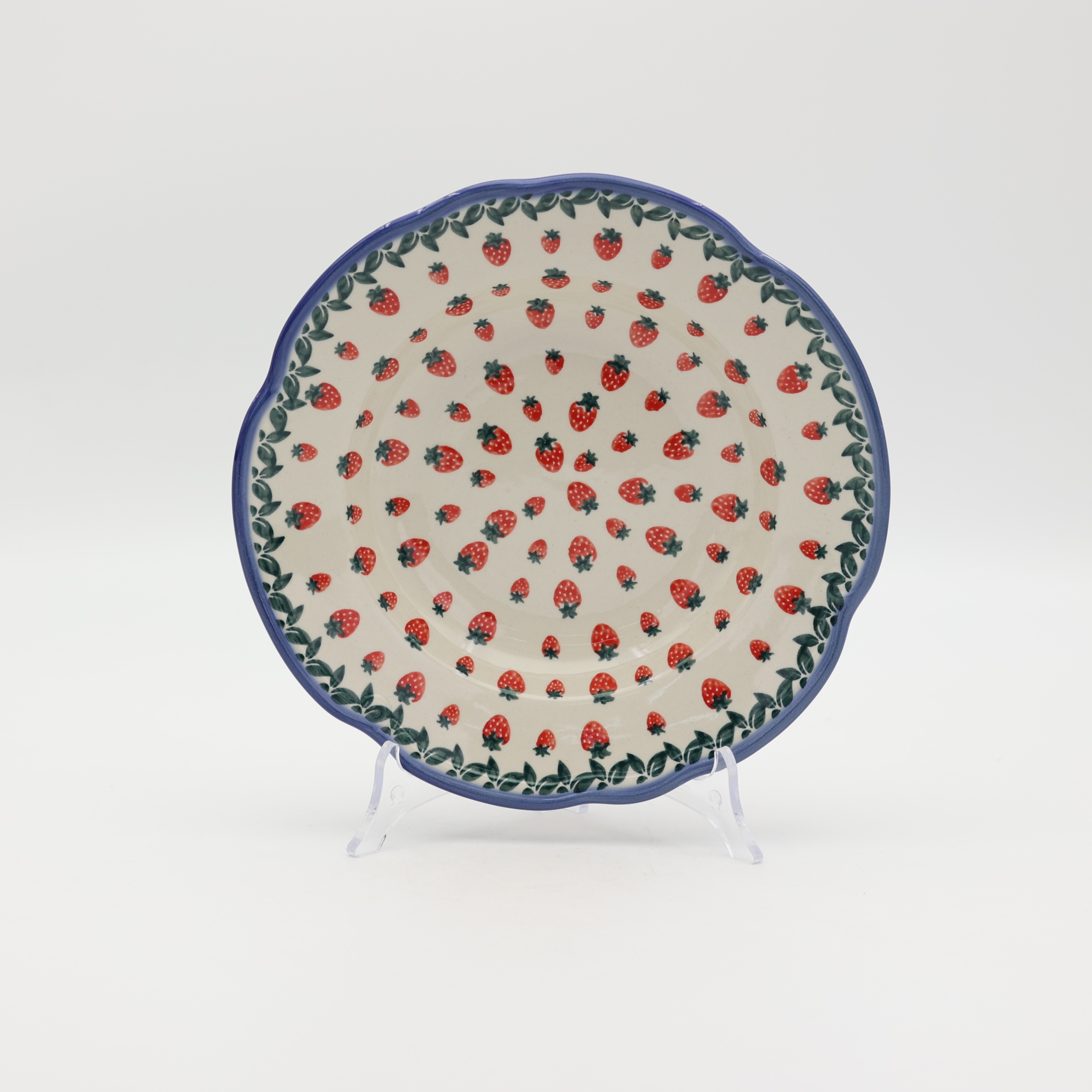 Elegancki i trwały talerz głęboki z Bolesławca o średnicy 23,5 cm. Unikalny wzór z reliefem, ręczne wykonanie, odporność na zmywarkę i mikrofale.